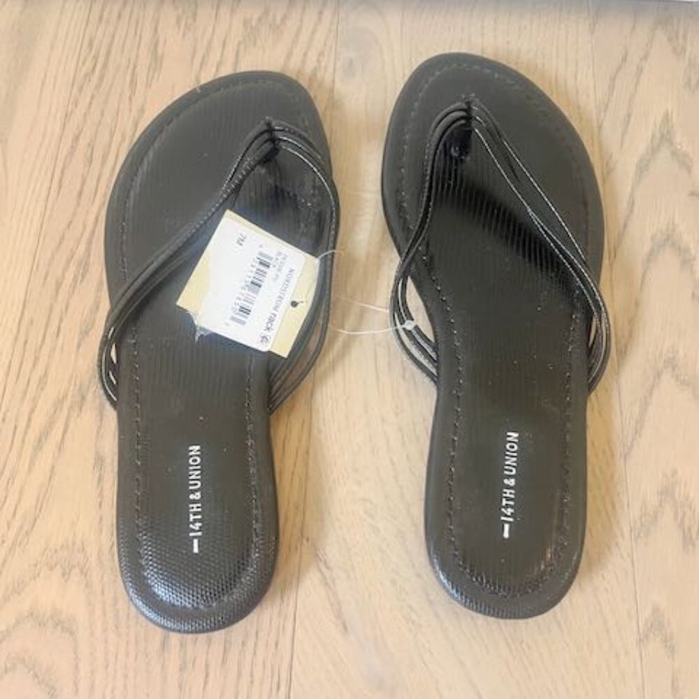 14th & Union Summer Flats Flip Flop Sandals - New with tags